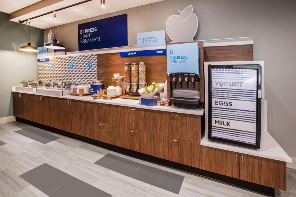 Holiday Inn Express & Suites Fredericksburg By Ihg Exteriér fotografie