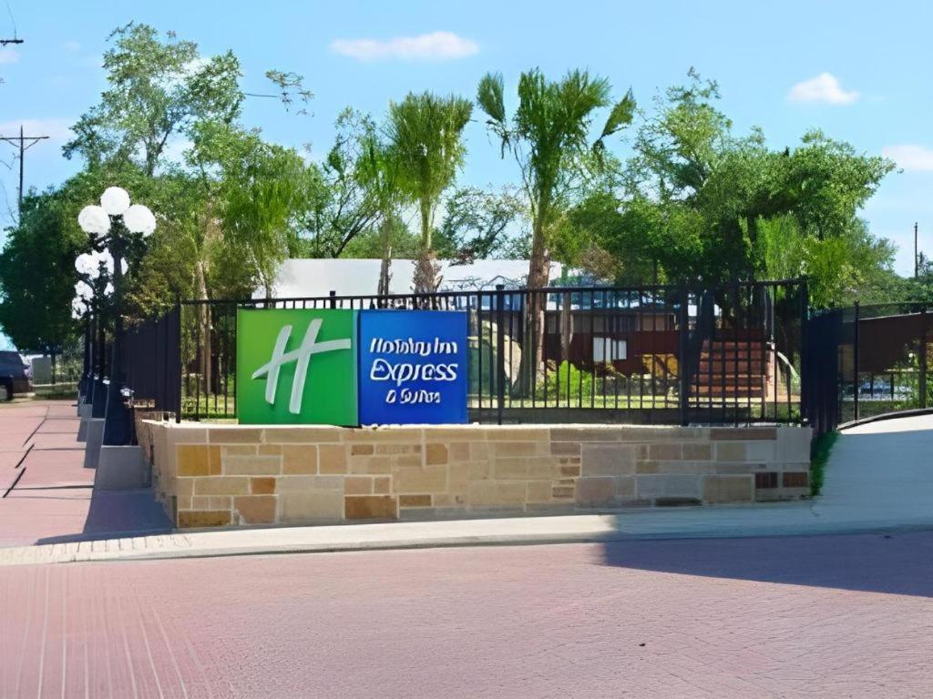 Holiday Inn Express & Suites Fredericksburg By Ihg Exteriér fotografie